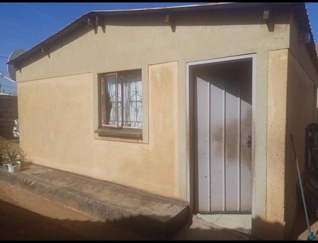 2 BEDROOM HOUSE FOR SALE IN ZONKIZIZWE